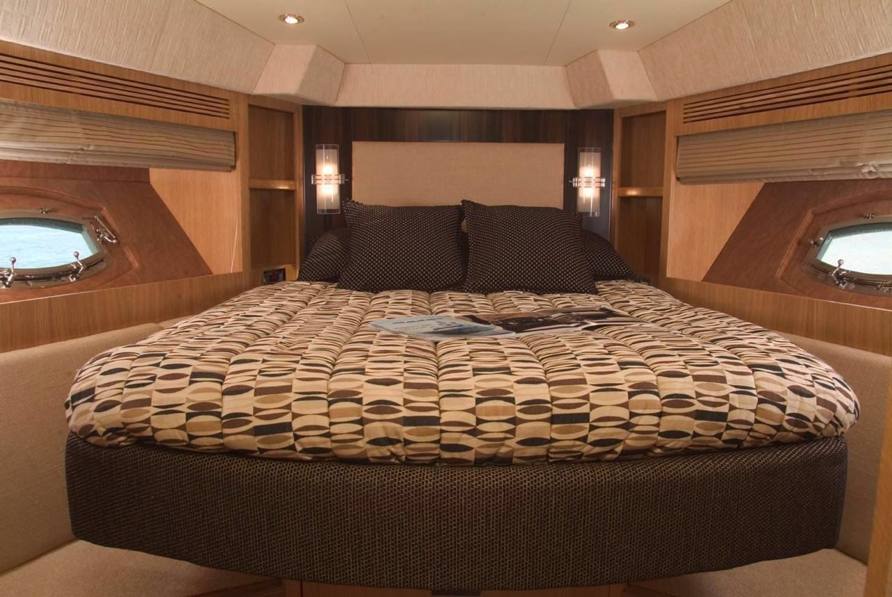 56ft yacht cabin