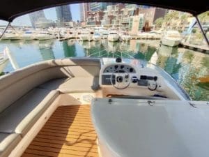 90 feet yacht for rent in dubai