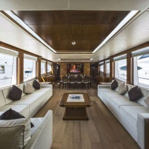 88 Feet Jacuzzi yacht for rent in dubai