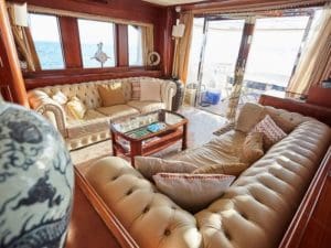 90 feet yacht for rent in dubai