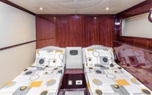 charter yacht dubai / marina