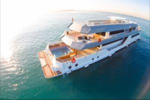 hire a yacht dubai.