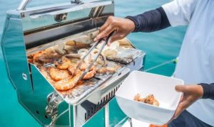 yacht rental Dubai with food