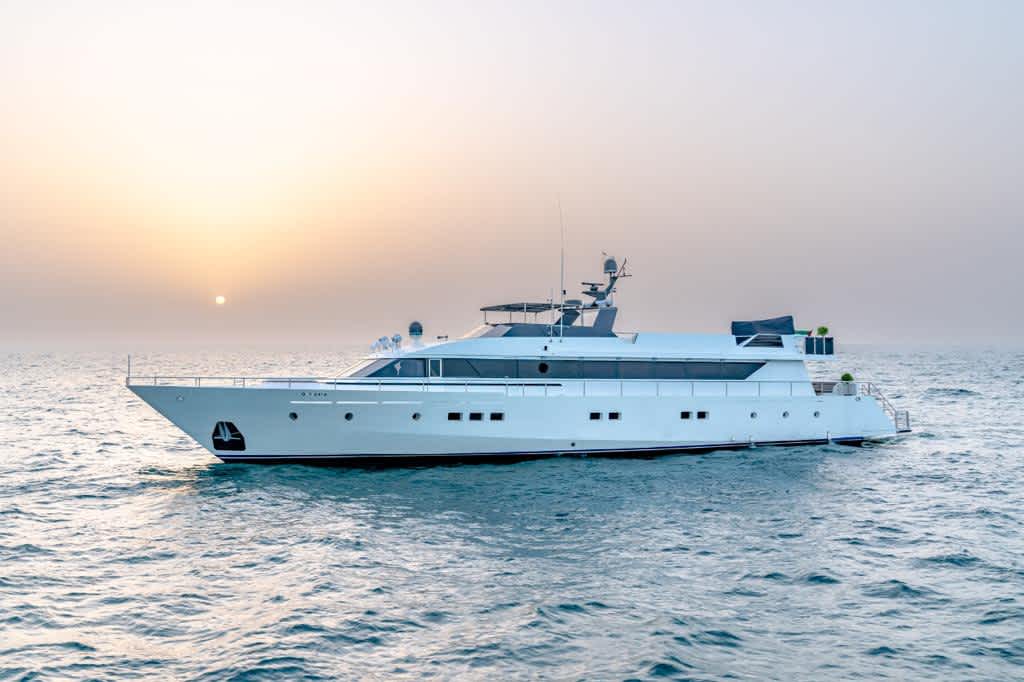 Dubai Sunset Yacht Rental