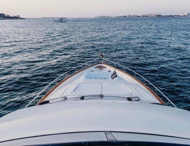 80 feet yacht for rent in dubai