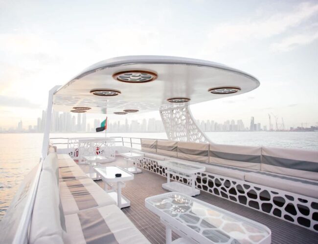 80 feet yacht for rent in dubai