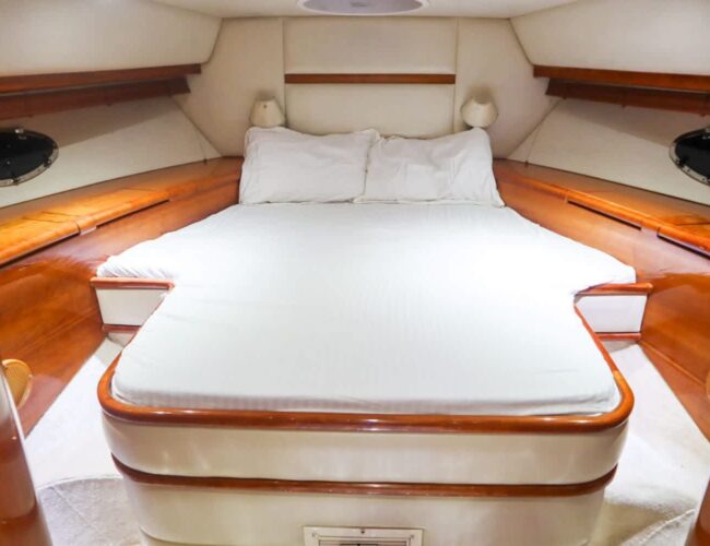 charter yacht dubai / marina