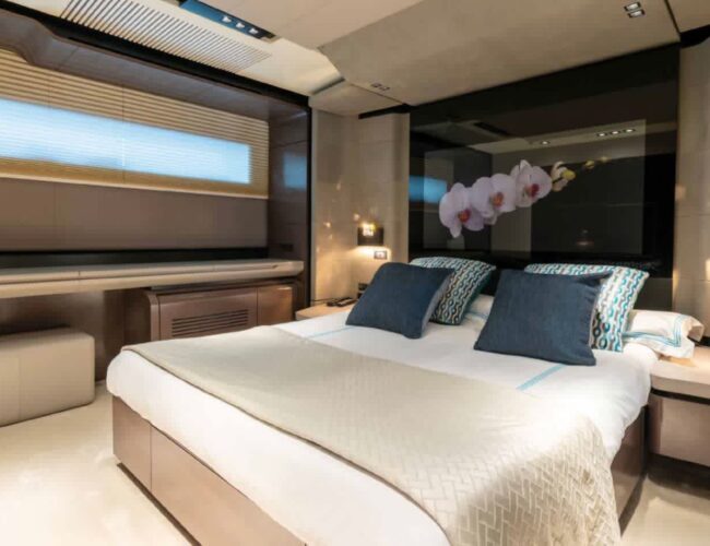 book a yacht in dubai