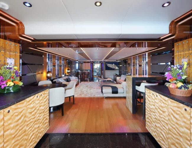 charter yacht dubai / marina