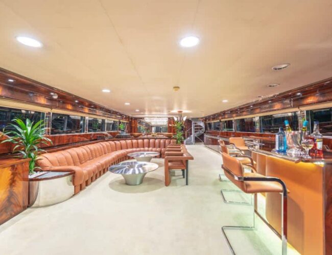 book luxury yacht Dubai