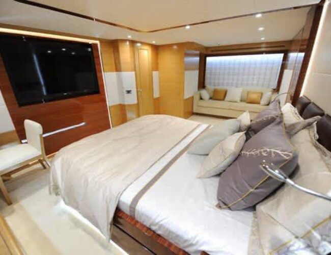 75 Feet yacht in Marina