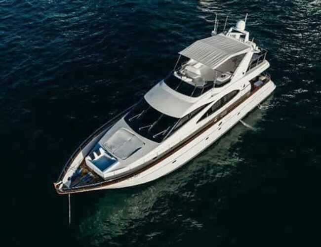 80 Feet Azimut Yacht for Renta in Dubai Marina